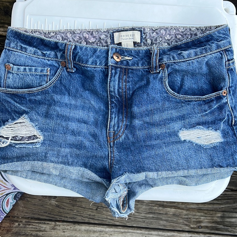US Size 28 ripped forever 21 shorts